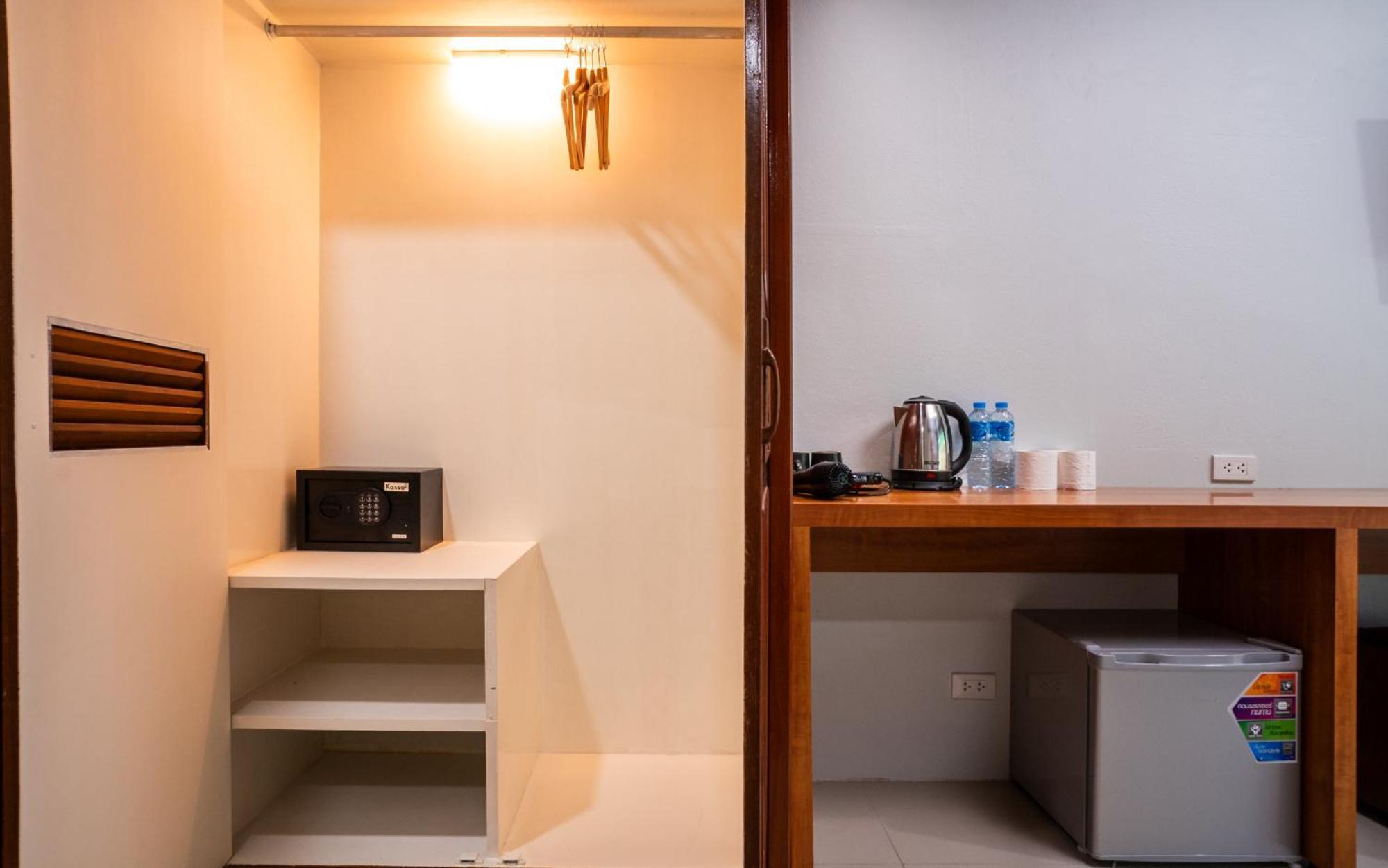 Gp House Phuket Patong Beach Buitenkant foto