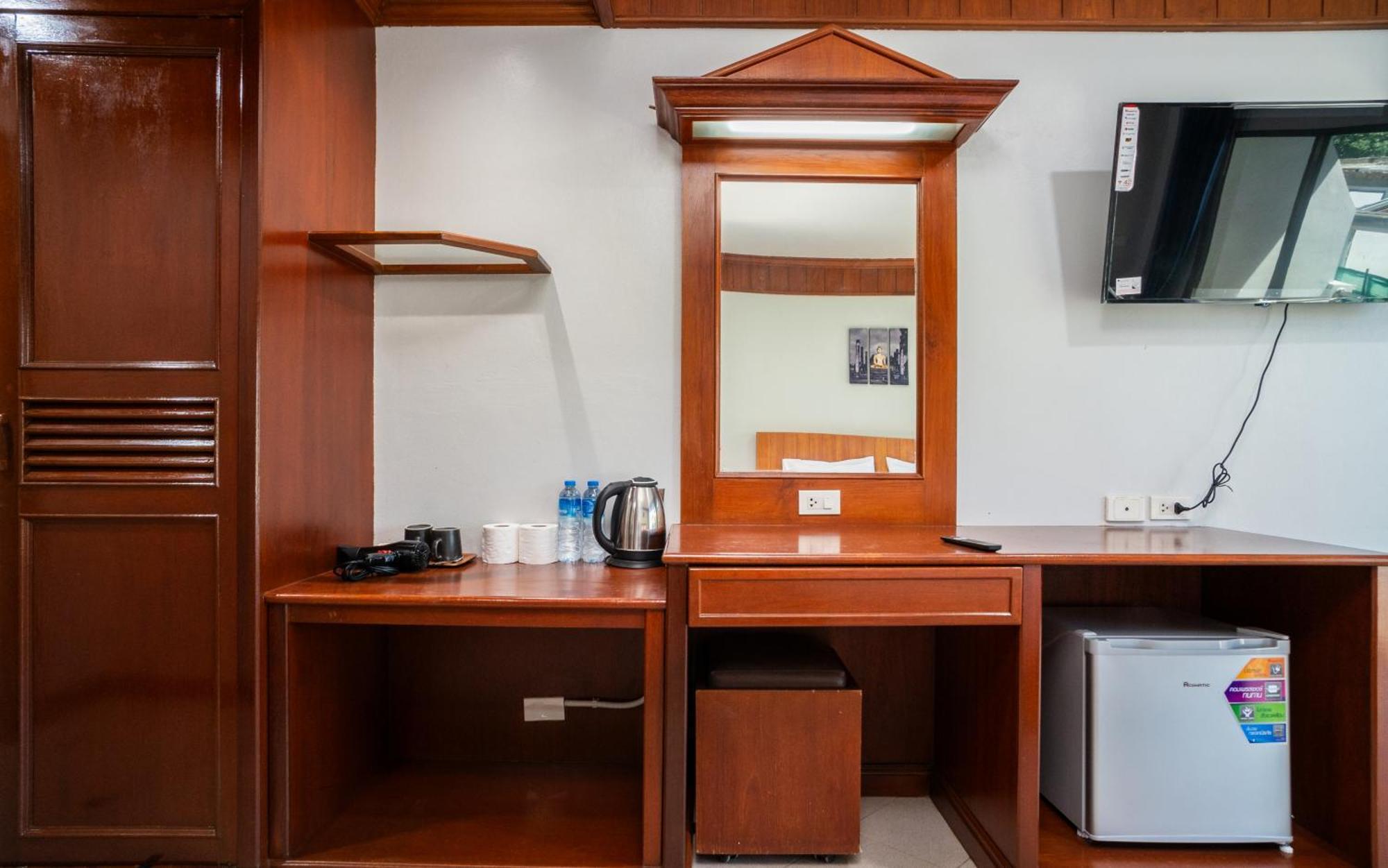 Gp House Phuket Patong Beach Buitenkant foto