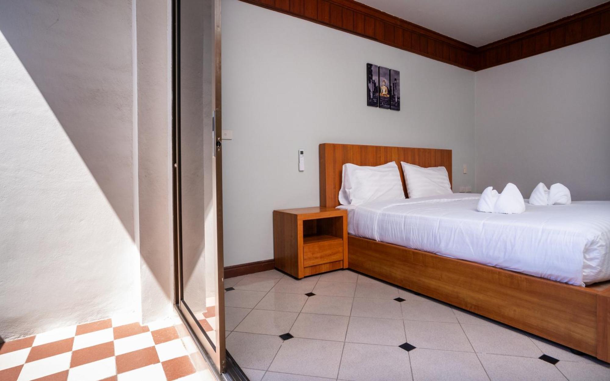 Gp House Phuket Patong Beach Buitenkant foto